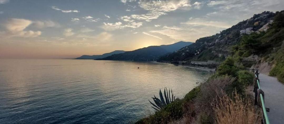 Casa Vacanze Paglino Ventimiglia Kültér fotó
